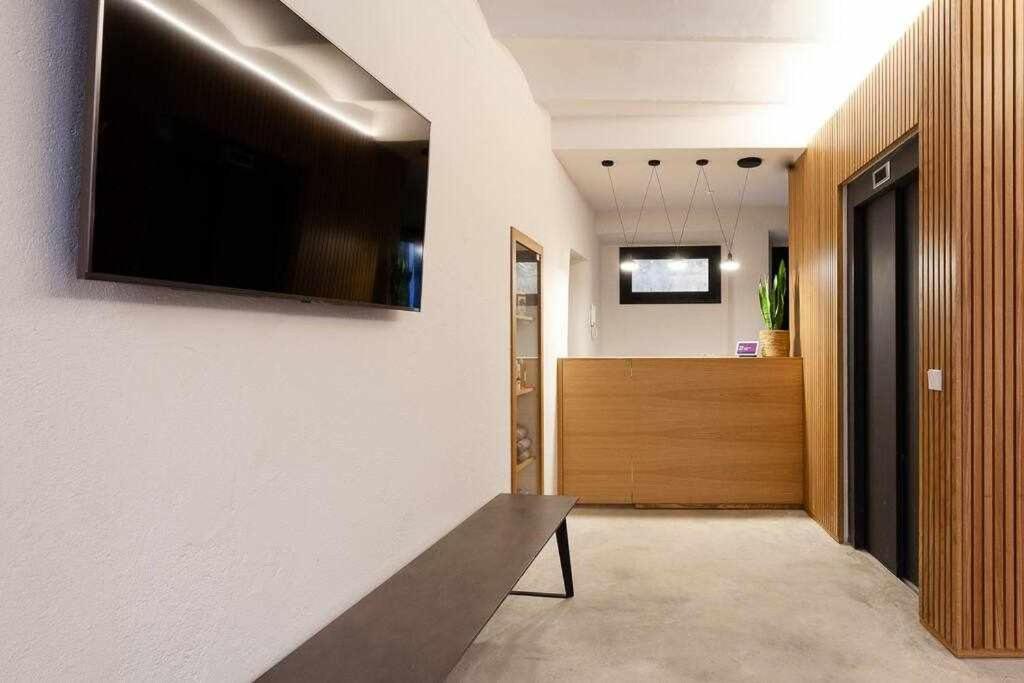 Velo Vern 3 Luxury Penthouse W Views Of City Wall Gerona Exterior foto